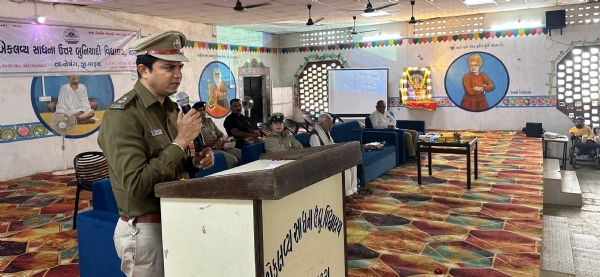 ગુજરાત રાજ્યનો સૌ પ્રથમ અને મોટો મહિલાઓની સુરક્ષા,સાયબર અને ટ્રાફિક જાગૃતિ સેમિનાર યોજાયો