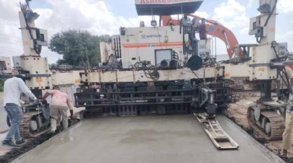 Malvan-Dasada forelane work in progress at a cost of Rs 225 crore in Surendranagar Malvan-Dasada forelane work in progress at a cost of Rs 225 crore in Surendranagar