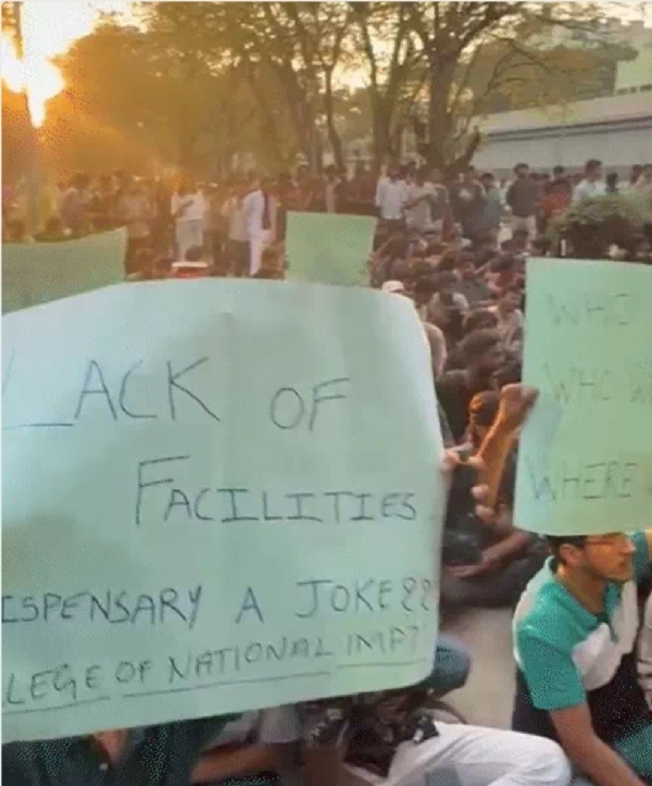 વિદ્યાર્થીઓએ વિરોધ સમેટ્યો