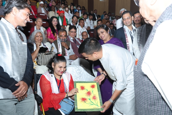 ગુજરાતની સંસ્કૃતિના સૈનિક તરીકે સેવારત 115 ઉપાસકોનુ નાયબ મુખ્યમંત્રીના હસ્તે અતુલ્ય વારસો એવોર્ડ-2025 સન્માન ગુજરાતની સંસ્કૃતિના સૈનિક તરીકે સેવારત 115 ઉપાસકોનુ નાયબ મુખ્યમંત્રીના હસ્તે અતુલ્ય વારસો એવોર્ડ-2025 સન્માન