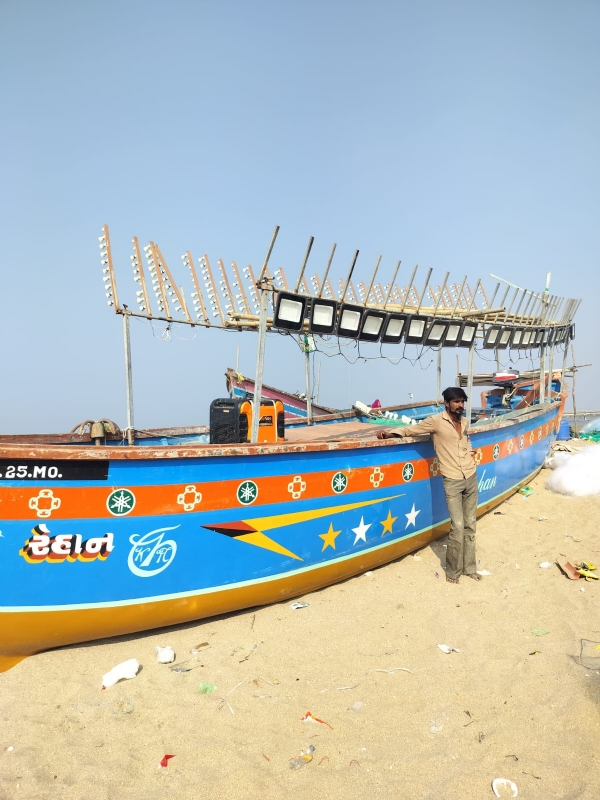 ગોસાબારા લેન્ડિંગ પોઈન્ટ પાસે લાઈટ ફીશીંગ કરતી બે પીલાણા સામે કાર્યવાહી. ગોસાબારા લેન્ડિંગ પોઈન્ટ પાસે લાઈટ ફીશીંગ કરતી બે પીલાણા સામે કાર્યવાહી.