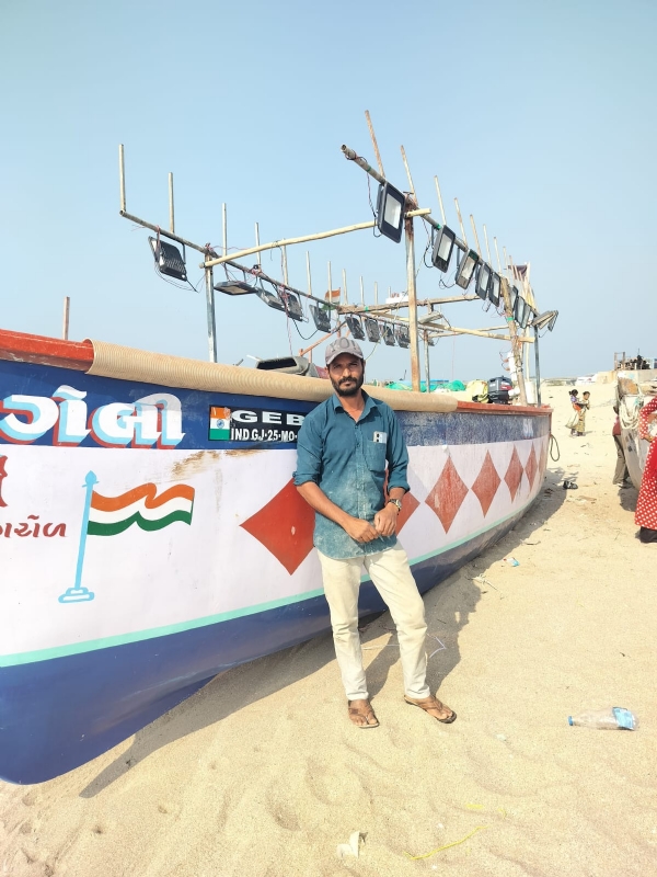 ગોસાબારા લેન્ડિંગ પોઈન્ટ પાસે લાઈટ ફીશીંગ કરતી બે પીલાણા સામે કાર્યવાહી. ગોસાબારા લેન્ડિંગ પોઈન્ટ પાસે લાઈટ ફીશીંગ કરતી બે પીલાણા સામે કાર્યવાહી.