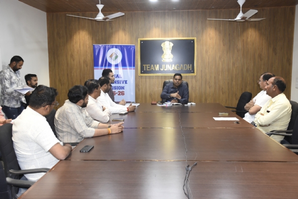 રાજકીય પક્ષો સાથે બેઠક યોજાઈ રાજકીય પક્ષો સાથે બેઠક યોજાઈ