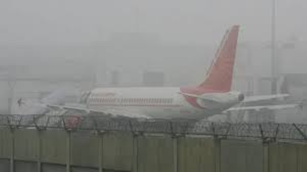 ઓછી વિઝીબીલીટીને કારણે અમદાવાદ એરપોર્ટ પર અરાઇવલ અને ડિપાર્ચર ફલાઈટને અસર ઓછી વિઝીબીલીટીને કારણે અમદાવાદ એરપોર્ટ પર અરાઇવલ અને ડિપાર્ચર ફલાઈટને અસર