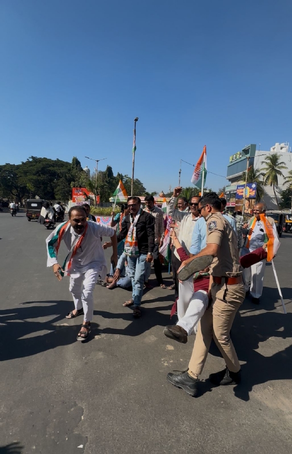 પોરબંદર કોંગ્રેસ દ્વારા રસ્તા રોકો આંદોલન.