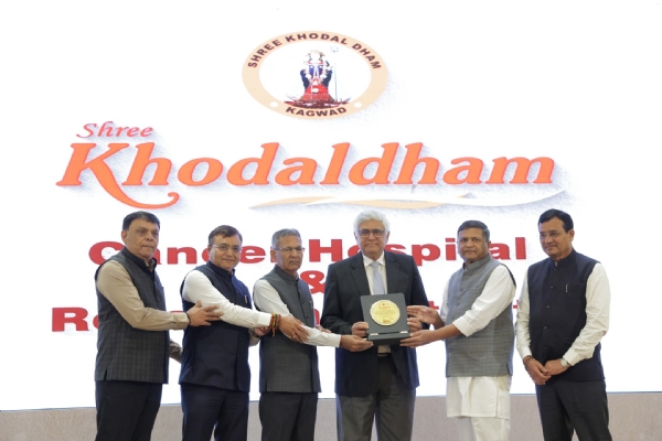 શ્રી ખોડલધામ કેન્સર હોસ્પિટલ એન્ડ રિસર્ચ ઈન્સ્ટિટ્યૂટનો ફાઈનલ માસ્ટર પ્લાન રજૂ કરાયો શ્રી ખોડલધામ કેન્સર હોસ્પિટલ એન્ડ રિસર્ચ ઈન્સ્ટિટ્યૂટનો ફાઈનલ માસ્ટર પ્લાન રજૂ કરાયો