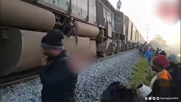 રાજધાની એક્સપ્રેસ હાથીઓના ટોળા સાથે અથડાઈ, એન્જિન સહિત પાંચ કોચ પાટા પરથી ઉતરી ગયા. રાજધાની એક્સપ્રેસ હાથીઓના ટોળા સાથે અથડાઈ, એન્જિન સહિત પાંચ કોચ પાટા પરથી ઉતરી ગયા.