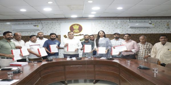 ગીર સોમનાથ જિલ્લામાં એસઆઈઆર કાર્યક્રમ અંતર્ગત મુસદ્દારૂપ મતદારયાદી પ્રસિદ્ધ કરી અને માન્યતાપ્રાપ્ત રાજકીય પક્ષોને નકલ સોંપાઈ