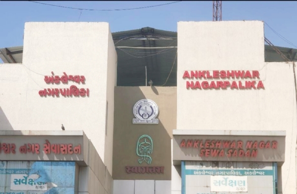 નગરપાલિકા અંકલેશ્વરના પૂર્વ અને હાલના પ્રમુખ વચ્ચેનો વિકાસના કામોને લઈ ગજગ્રાહ વધ્યો