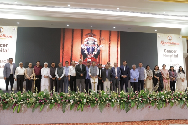 શ્રી ખોડલધામ કેન્સર હોસ્પિટલ એન્ડ રિસર્ચ ઈન્સ્ટિટ્યૂટનો ફાઈનલ માસ્ટર પ્લાન રજૂ કરાયો શ્રી ખોડલધામ કેન્સર હોસ્પિટલ એન્ડ રિસર્ચ ઈન્સ્ટિટ્યૂટનો ફાઈનલ માસ્ટર પ્લાન રજૂ કરાયો