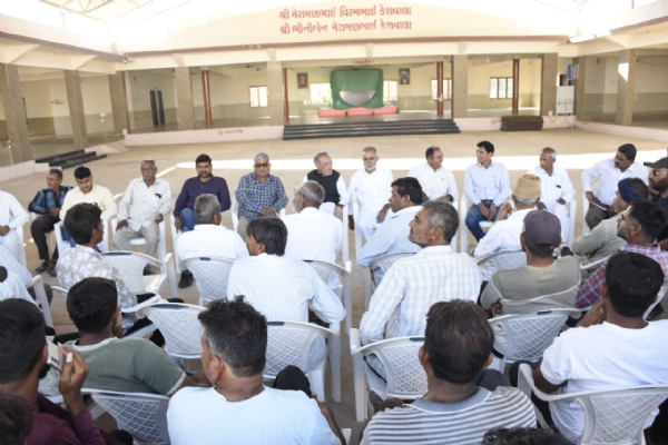 કેબિનેટ મંત્રી અર્જુન મોઢવાડિયાએ પોરબંદરના રાતડી ગામની લીધી મુલાકાત