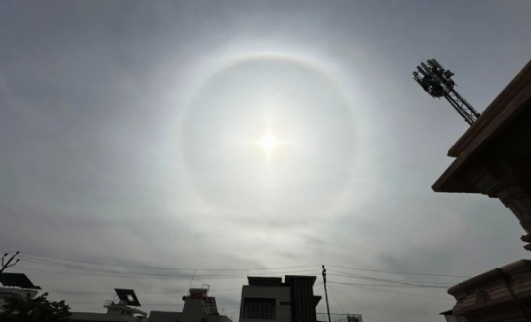 નેત્રંગ વિસ્તારમાં સૂર્ય ગ્રહની ફરતે કાળા વાદળની ફરતે મેઘધનુષના સાત કલર દેખાયા