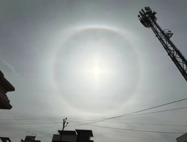 નેત્રંગ વિસ્તારમાં સૂર્ય ગ્રહની ફરતે કાળા વાદળની ફરતે મેઘધનુષના સાત કલર દેખાયા