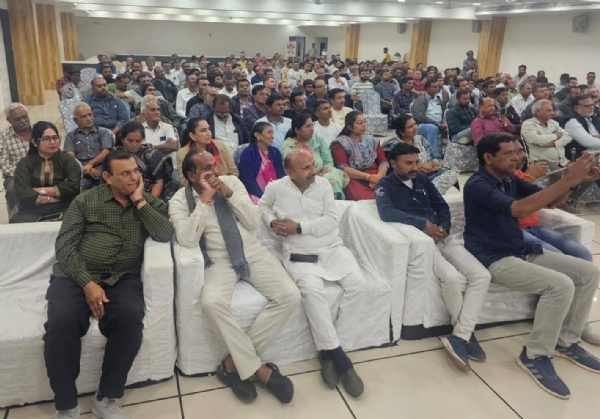 અમરેલીમાં ‘આત્મનિર્ભર ભારત સંકલ્પ અભિયાન’ અંતર્ગત વેપાર ઉદ્યોગ સંમેલન યોજાયું