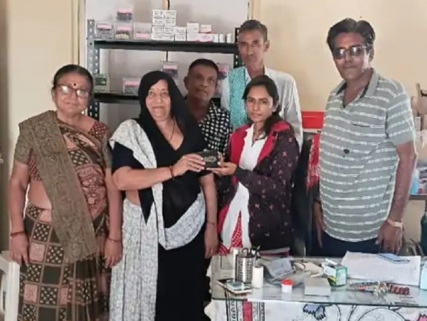 ઇશાબેનની પ્રમાણિકતા: ખોવાયેલું પાકીટ પરત કર્યું