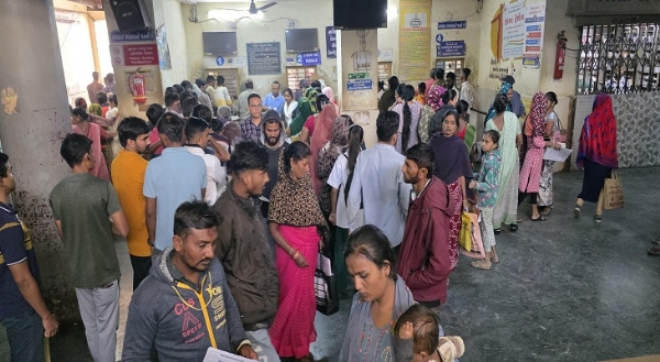 હોસ્પિટલમાં દર્દીઓની કતાર