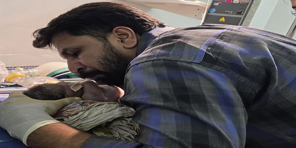 ધારીમાં પ્રસુતિ દરમિયાન શ્વાસ બંધ થતા ડૉ. અમિત રાઠોડે કૃત્રિમ શ્વાસ આપી બાળકનો જીવ બચાવ્યો