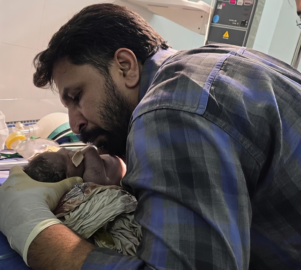 નવજીવન અપાયું: ધારીમાં પ્રસુતિ દરમિયાન શ્વાસ બંધ થતા ડૉ. અમિત રાઠોડે કૃત્રિમ શ્વાસ આપી બાળકનો જીવ બચાવ્યો નવજીવન અપાયું: ધારીમાં પ્રસુતિ દરમિયાન શ્વાસ બંધ થતા ડૉ. અમિત રાઠોડે કૃત્રિમ શ્વાસ આપી બાળકનો જીવ બચાવ્યો