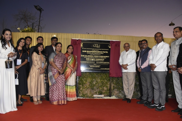 અડાલજ ખાતે પ્રવેગ અડાલજ થીમ પાર્ક