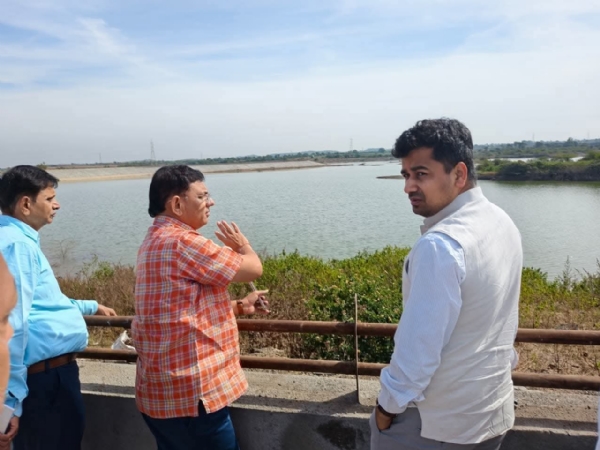 જિલ્લા કલેક્ટર વિકલ્પ ભારદ્વાજની ઉપસ્થિતિમાં વિકાસ કાર્યોની સ્થળ મુલાકાત, ગુણવત્તા અને ગતિ પર ભાર