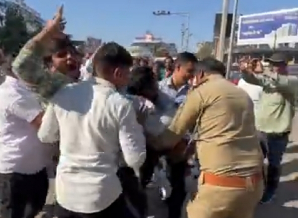 પાટણમાં મનરેગા મુદ્દે કોંગ્રેસનું ઉગ્ર વિરોધ, ચક્કાજામ બાદ આગેવાનો ડિટેન