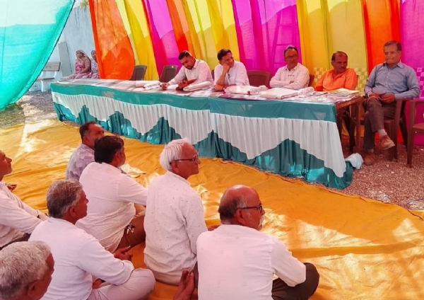 ભેસાણ ગામે ‘જળ ક્રાંતિ’ના પ્રણેતા મનસુખભાઈ સુહાગિયાની ઉપસ્થિતિમાં ગ્રામજનો સાથે સંવાદ