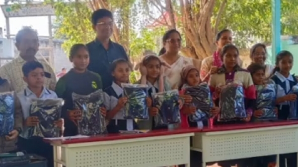 પાટણ તાલુકાની કતપુર પ્રાથમિક શાળામાં બાળકોને સ્વેટર વિતરણ