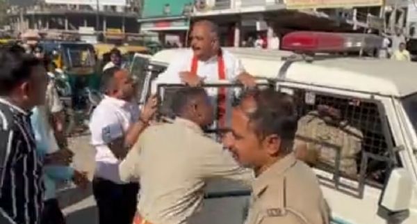 પાટણમાં મનરેગા મુદ્દે કોંગ્રેસનું ઉગ્ર વિરોધ, ચક્કાજામ બાદ આગેવાનો ડિટેન