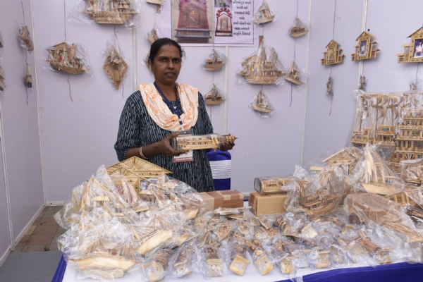 રાજ્ય સરકારના ‘સશક્ત નારી મેળા’ થકી સખી મંડળની બહેનો બની આત્મનિર્ભર.