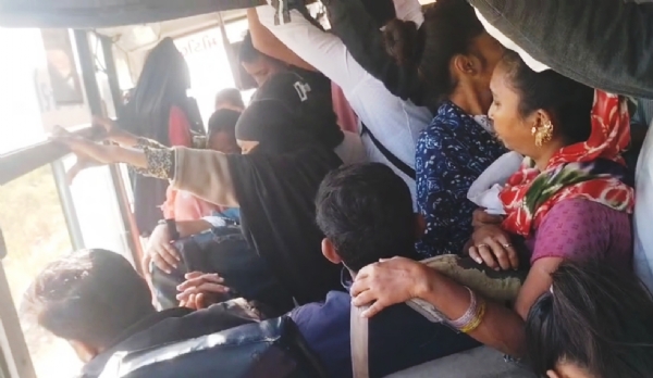 આમોદ વિસ્તારમાં ફરતી એસટી બસોમાં વિધાર્થીઓને દરવાજે લટકીને જવા મજબૂર બન્યા