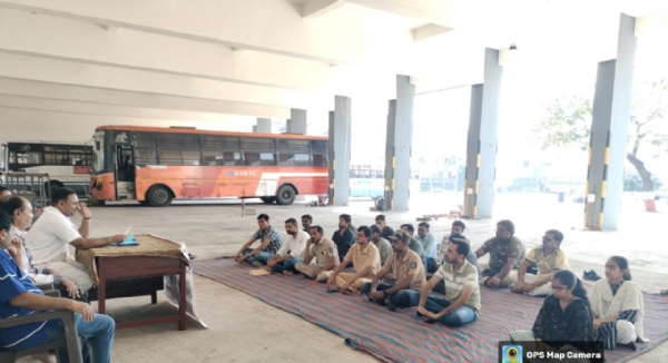 વેરાવળ એસ.ટી. ડેપો ખાતે અકસ્માત નિવારણ અંગે સમજૂતી અપાઈ વેરાવળ એસ.ટી. ડેપો ખાતે અકસ્માત નિવારણ અંગે સમજૂતી અપાઈ