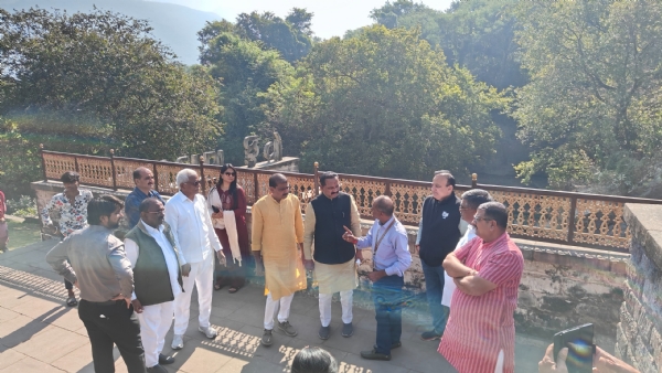 જૂનાગઢના ઐતિહાસિક ઉપરકોટ કિલ્લા નિહાળ્યો :