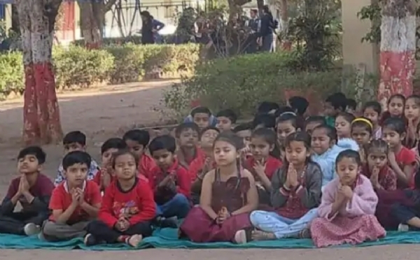 સિદ્ધપુરની યુનિવર્સલ પબ્લિક સ્કૂલના પ્રી-પ્રાયમરી વિભાગમા તુલસી પૂજન દ્વારા સંસ્કાર અને પર્યાવરણ જાગૃતિ