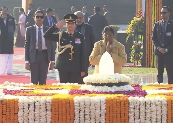 ભૂતપૂર્વ વડા પ્રધાન અને ભારત રત્ન અટલ બિહારી વાજપેયીને શ્રધાંજલિ અર્પણ કરતા રાષ્ટ્રપતિ