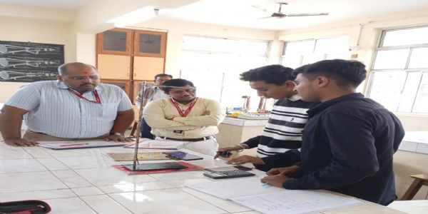 સૌરાષ્ટ્ર સ્તરની CPEx પરીક્ષામાં પ્રથમ ક્રમ મેળવતા વેરાવળની સરકારી વિજ્ઞાન કોલેજના વિદ્યાર્થીઓ ફિઝિક્સ પ્રયોગોની સ્પર્ધામાં ઉત્કૃષ્ટ પ્રદર્શન