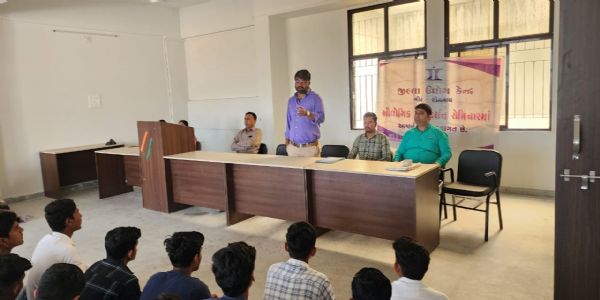 વેરાવળ આઇ.ટી.આઇ. ખાતે સ્ટાર્ટઅપ અંગે સેમિનાર યોજાયો