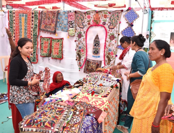 પરંપરાગત હેન્ડ વર્ક