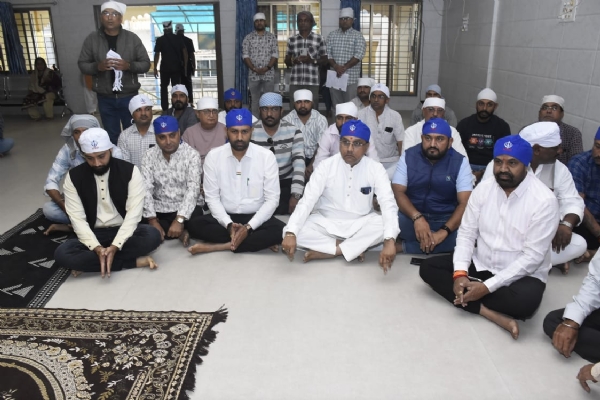 ગુરુનાનક શાહી  ગુરુદ્વારાએ શ્રદ્ધાપૂર્વક દર્શન