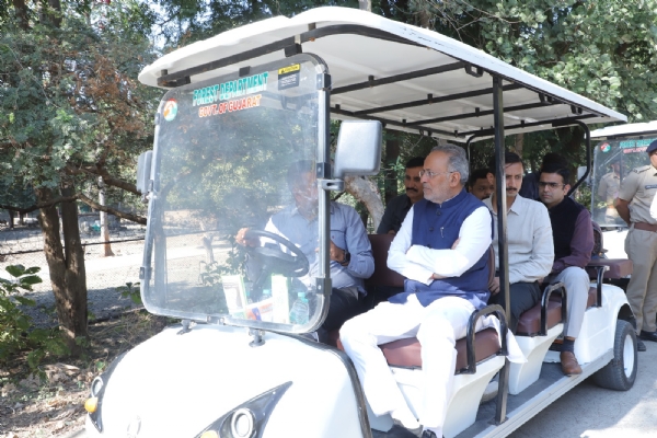 અર્જુન મોઢવાડિયાએ જૂનાગઢ ખાતેના સક્કરબાગ પ્રાણી સંગ્રહાલયની મુલાકાત