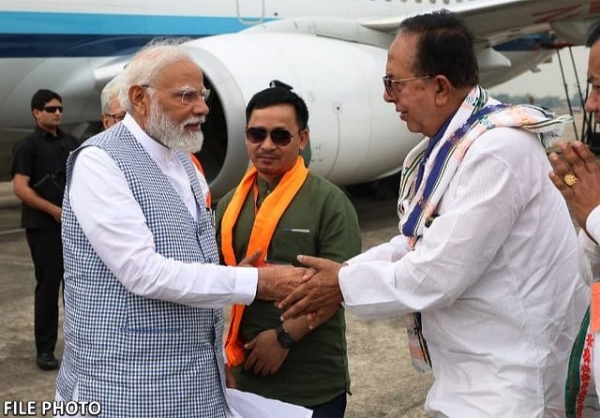 પ્રધાનમંત્રી એ બિસ્વા બંધુ સેન સાથેનો ફોટો શેર કર્યો