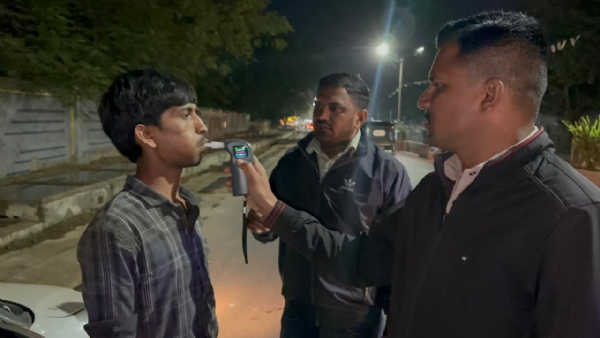 31 ડિસેમ્બરને લઈ ને પોરબંદર પોલીસ દ્વારા ચેકીંગ હાથ ધર્યું.