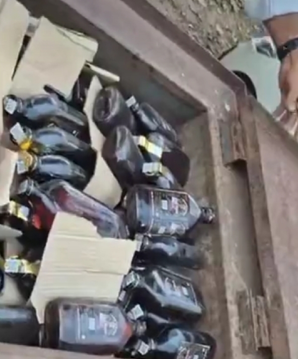 પાટણ એલસીબીની કાર્યવાહી: ટ્રેક્ટર સાથે જોડાયેલા થ્રેસરમાંથી છુપાવેલો વિદેશી દારૂ ઝડપાયો