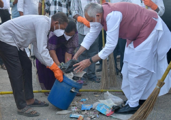 રાજ્યપાલ આચાર્ય દેવવ્રત