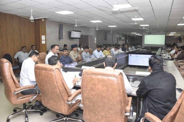 પ્રગતિ હેઠળના પ્રોજેક્ટ,રોડ રસ્તા ના કામો, સહિતની  બાબતે