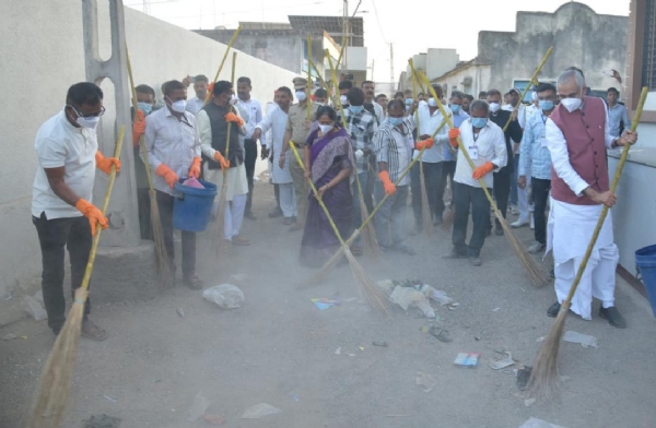 રાજ્યપાલ આચાર્ય દેવવ્રત