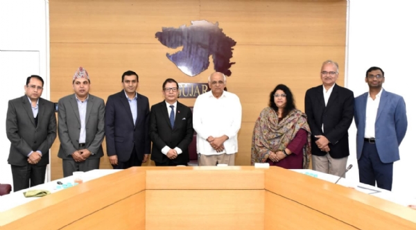 ગાંધીનગર ખાતે મુલાકાત લીધી