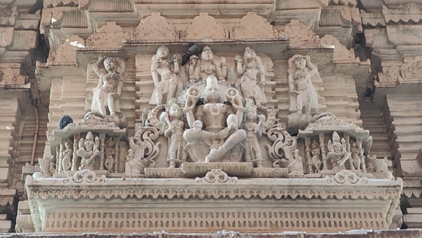 Ambaji mandir ne malshe navi chamak