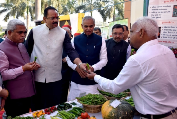 રાજ્યપાલ આચાર્ય દેવવ્રત