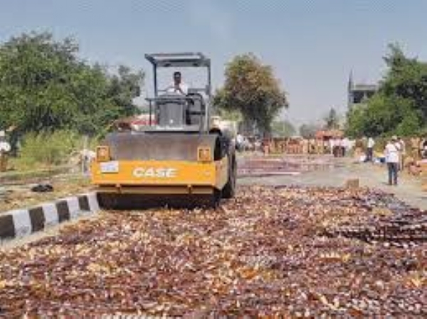 વડોદરામાં 50,000થી વધુ દારૂ-બિયરની બોટલોનો પર રોલર ફર્યું