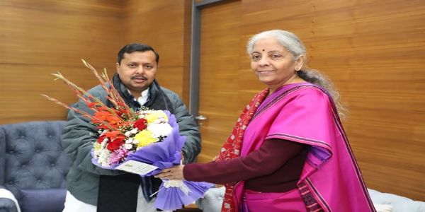 સીતારમણે નીતિન નવીન સાથે મુલાકાત કરી, તેમને તેમની નવી જવાબદારીઓ માટે શુભેચ્છા પાઠવી